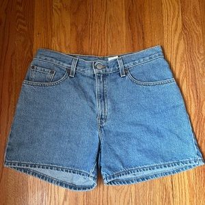 Vintage Levi’s Blue Denim Shorts women
